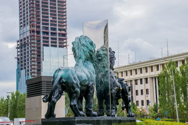 Tatil sırasında Astana şehrinden geçerek, Kazakistan   