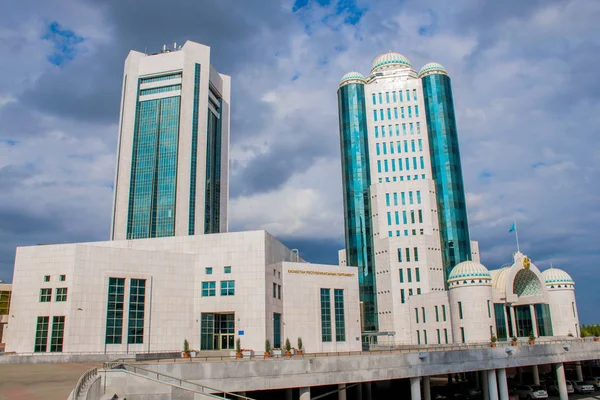 Gündüz Astana şehrinden geçerek, Kazakistan  