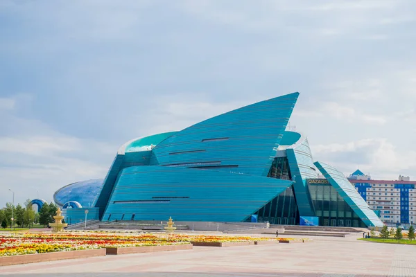 Gündüz Astana şehrinden geçerek, Kazakistan  