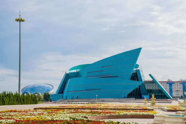 Gündüz Astana şehrinden geçerek, Kazakistan  