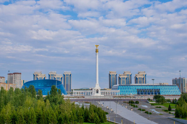 Путешествие по городу Астана в дневное время, Казахстан
  