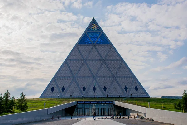Gündüz Astana şehrinden geçerek, Kazakistan  