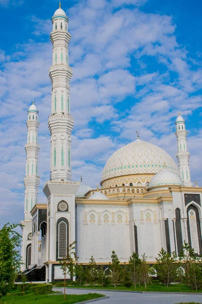 Gündüz Astana şehrinden geçerek, Kazakistan  