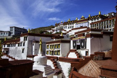 Kutsal topraklardaki eski Çin kasabası, Tibet, Lhasa, Ganden manastırı.