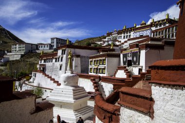 Kutsal topraklardaki eski Çin kasabası, Tibet, Lhasa, Ganden manastırı.