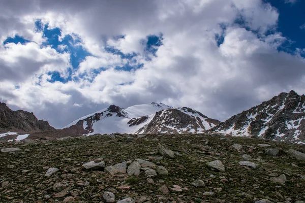 Atemberaubender Sonnenuntergang Auf Den Tian Shan Bergen Der Nähe Der — Stockfoto