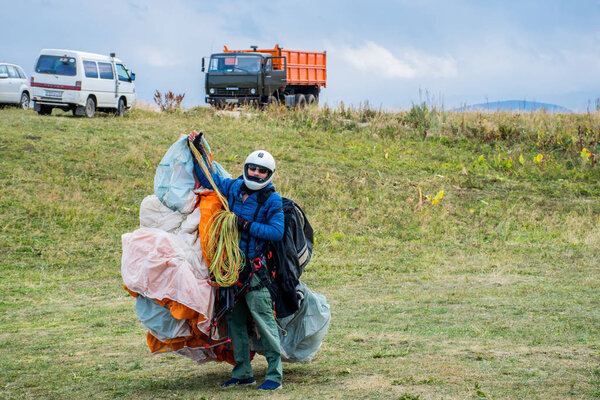 Парапланеризм возле горы Тянь-Шань, Алатау, Казахстан