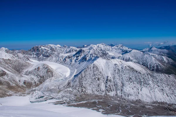 Hermosas Montañas Nevadas Kazajstán —  Fotos de Stock