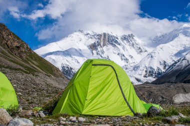 Kazakistan, Kazakistan 'daki Tian-Shan dağındaki mermer duvar zirvesi.