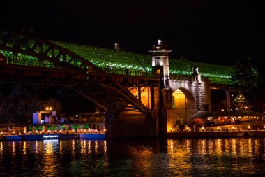 Moskova şehir mimarisini gece gezmek, seyahat kavramı 