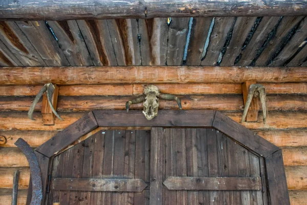 Velha Porta Madeira Com Uma Janela Viborg Baltic Rússia — Fotografia de Stock