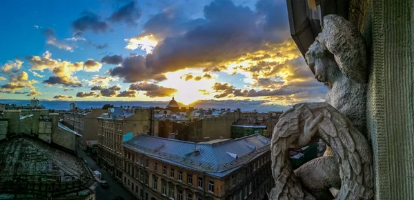 Telhado Andando São Petersburgo Pôr Sol Atividade Turística Alternativa Mais — Fotografia de Stock
