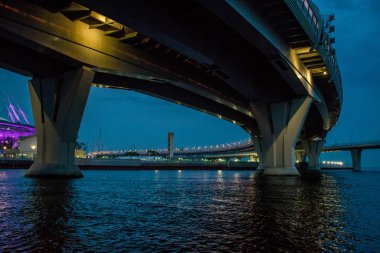 St Petersburg'un muhteşem gece manzarası 