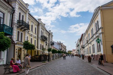 Grodno, Beyaz Rusya - Haziran 2018: Avrupa'nın en çok şehir olan Belarus'un merkezi sokakları ve tarihi evleri