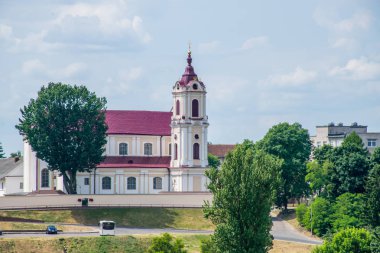Grodno, Beyaz Rusya - Haziran 2018: Avrupa'nın en çok şehir olan Belarus'un merkezi sokakları ve tarihi evleri