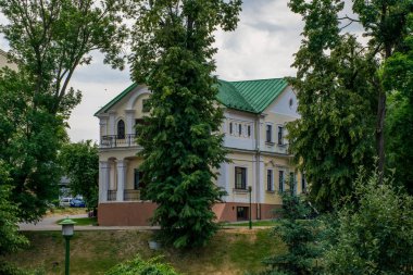 Grodno, Beyaz Rusya - Haziran 2018: Avrupa'nın en çok şehir olan Belarus'un merkezi sokakları ve tarihi evleri