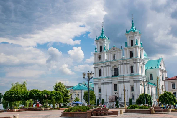 Grodno, Beyaz Rusya - Haziran 2018: Famous Landmark Is St. Francis Xavier Katedrali Sunny Yaz Günü Hrodna'da