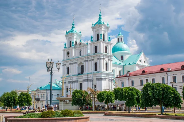 Grodno, Beyaz Rusya - Haziran 2018: Famous Landmark Is St. Francis Xavier Katedrali Sunny Yaz Günü Hrodna'da