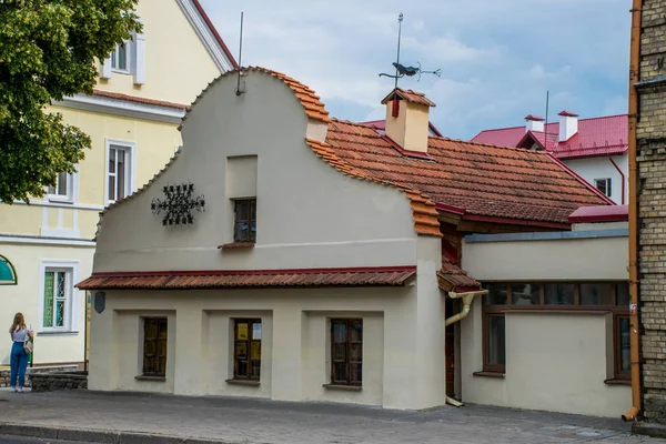 グロドノ ベラルーシ 2018 ベラルーシの最もヨーロッパの都市の中央通りや歴史的な家 — ストック写真