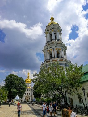 Ukrayna 'nın Kiev şehrinden gündüz geçiyor. 