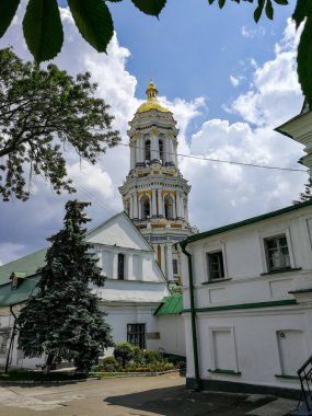Ukrayna 'nın Kiev şehrinden gündüz geçiyor. 