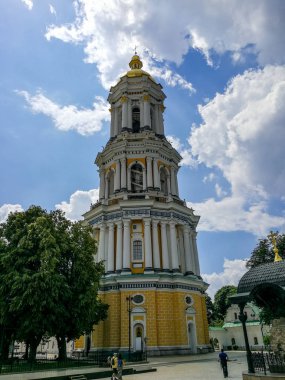 Ukrayna 'nın Kiev şehrinden gündüz geçiyor. 