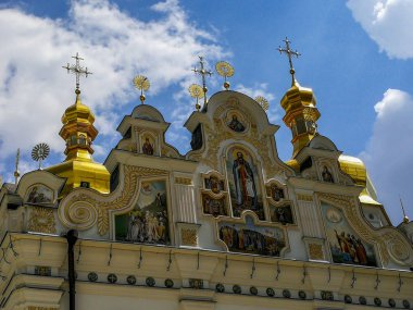Ukrayna 'nın Kiev şehrinden gündüz geçiyor. 