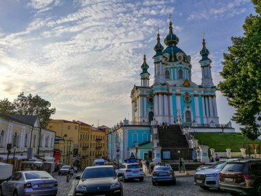 Ukrayna 'nın Kiev şehrinden gündüz geçiyor. 