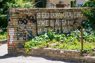Ukrayna 'nın Kiev şehrinden gündüz geçiyor. 