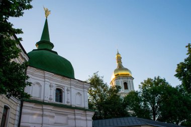 Ukrayna 'nın Kiev şehrinden gündüz geçiyor. 