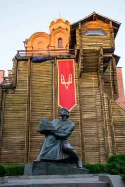 Ukrayna 'nın Kiev şehrinden gündüz geçiyor. 