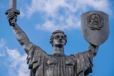Ukrayna 'nın Kiev şehrinden gündüz geçiyor. 