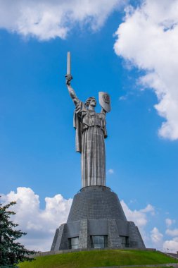 Ukrayna 'nın Kiev şehrinden gündüz geçiyor. 