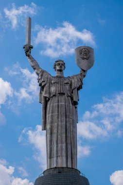 Ukrayna 'nın Kiev şehrinden gündüz geçiyor. 