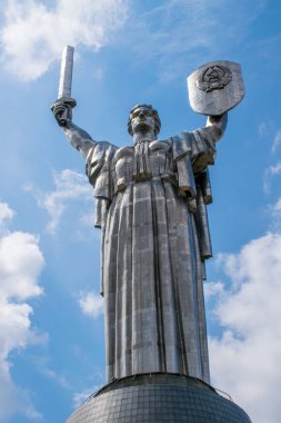 Ukrayna 'nın Kiev şehrinden gündüz geçiyor. 