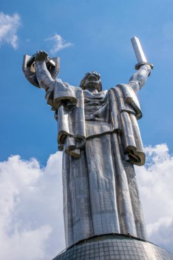 Ukrayna 'nın Kiev şehrinden gündüz geçiyor. 