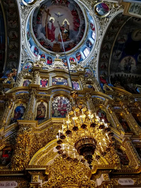 Ukrayna, Kiev 'deki Hristiyan kilisesinin içinde.