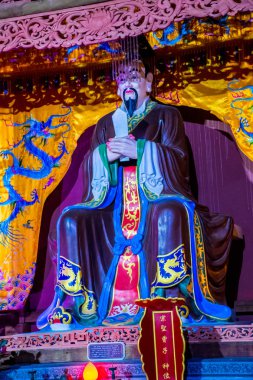 Dali, Yunnan eyaleti, Çin Eki 2018: Güneydoğu Asya'nın en büyük Budist merkezlerinden biri olan Chongsheng Manastırı'ndaki altın Budist heykelleri.