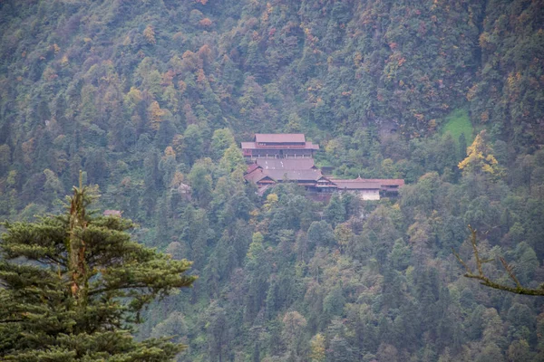 峨眉山シャン山脈 四川省 中国の伝統的な建築 — ストック写真