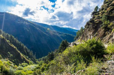 Doğu Tibet, Sichuan, Çin 'deki Kampo Nenang dağına gidiyor.