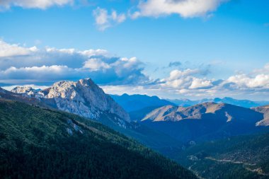 Doğu Tibet, Sichuan, Çin 'deki Kampo Nenang dağına gidiyor.