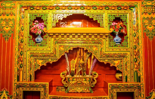 東チベット 四川省 中国のガーデンエリアの寺院 — ストック写真