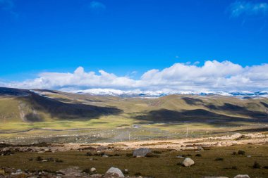 Doğu Tibet, Sichuan, Çin 'deki Kampo Nenang dağına gidiyor.