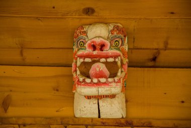 Doğu Tibet 'teki Kampo Nenang Dağı yakınlarındaki tapınak, Sichuan, Çin