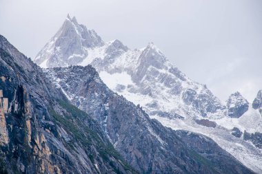 Doğu Tibet, Sichuan, Çin 'deki Kampo Nenang dağına gidiyor.