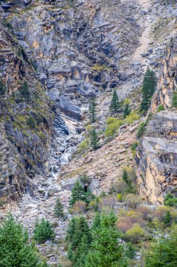 Doğu Tibet, Sichuan, Çin 'deki Kampo Nenang dağına gidiyor.