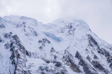 Doğu Tibet, Sichuan, Çin 'deki Kampo Nenang dağına gidiyor.