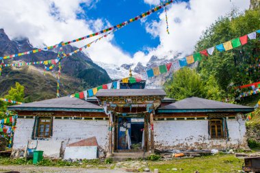 Doğu Tibet 'teki Kawa Karpo dağına seyahat, Yunnan, Çin