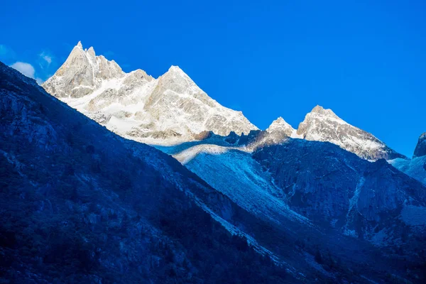 Vista Montaña Kawa Karpo Tíbet Oriental Yunnan China —  Fotos de Stock