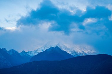 Doğu Tibet 'teki Kawa Karpo Dağı manzarası, Yunnan, Çin